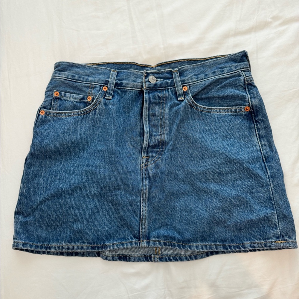 LEVIS JEAN SKIRT SIZE 28
